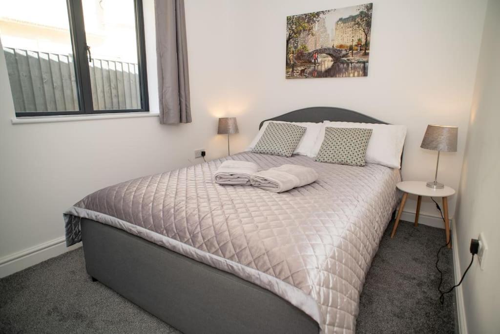 Maisy Lodge - Two Bed Lux Flat - Parking, Netflix, Wifi - Close To Blenheim Palace & Oxford - F2 Kidlington Exterior foto